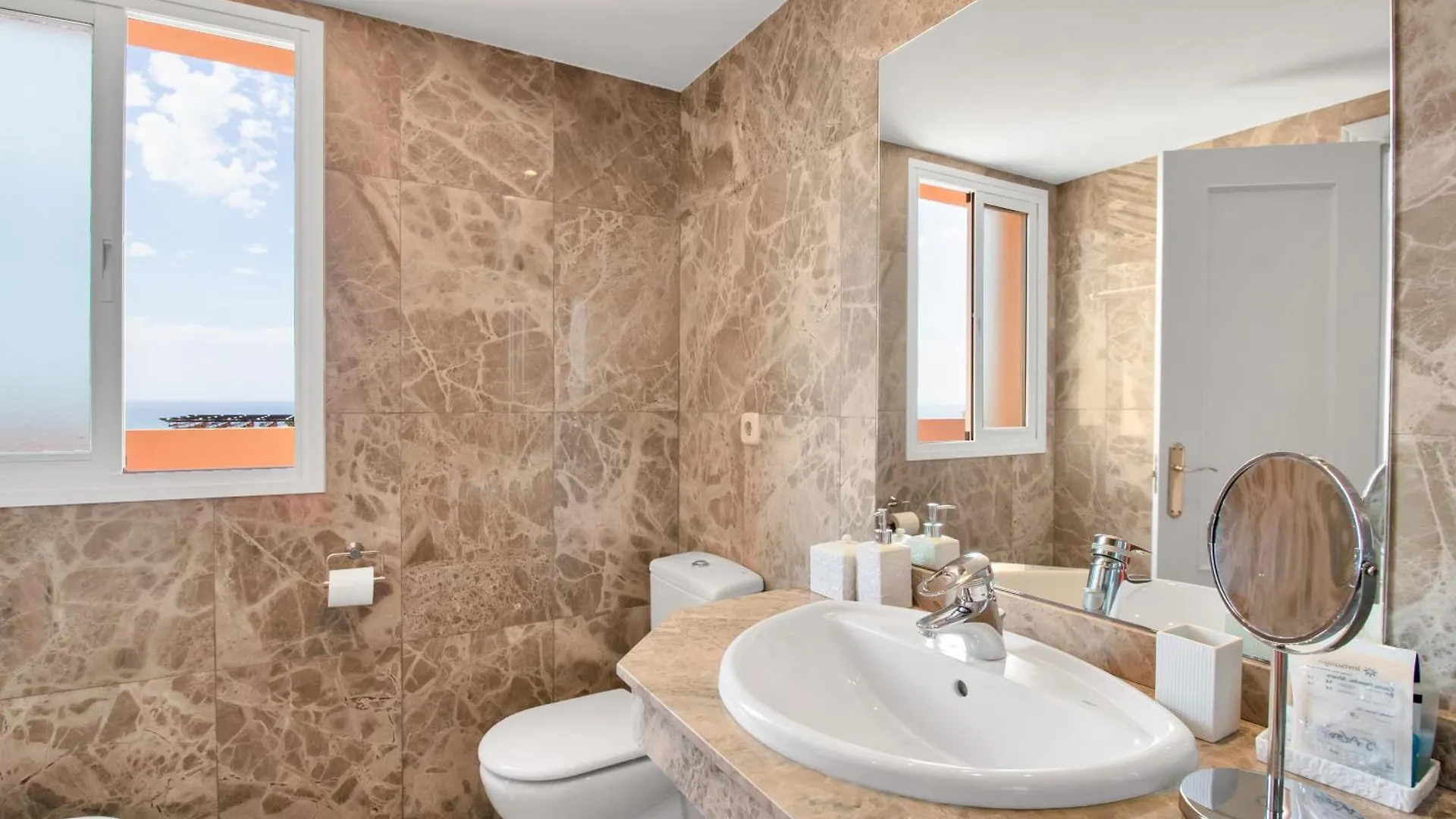 Elegante Adosado Con Con Vistas Al Mar Y Piscina - Costa Galera Park 10 4 Villa Estepona 0*,